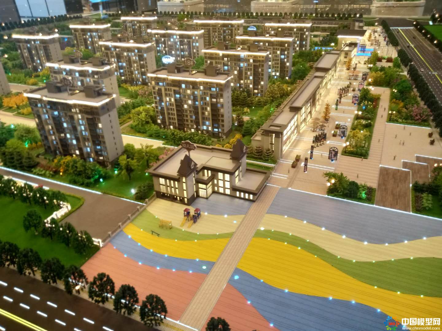 樓盤沙盤模型制作、別墅沙盤模型制作、城市規(guī)劃沙盤制作、建筑模型設計制作、工業(yè)模型設計制作、數(shù)字多媒體沙盤制作