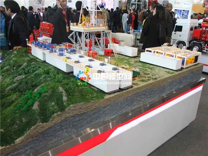 頁巖氣勘測開發(fā)裝備一體化沙盤模型