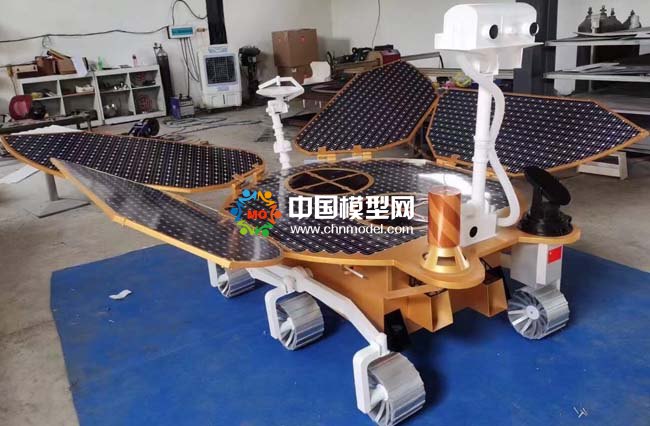 祝融號(hào)火星車(chē)模型成為展示中華文化的載體