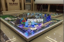 建筑模型是沙盤的一個部分，沙盤模型內(nèi)容更廣